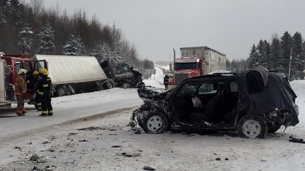 Les poids lourds causent beaucoup d'accidents : FAUX - Truck Stop Quebec